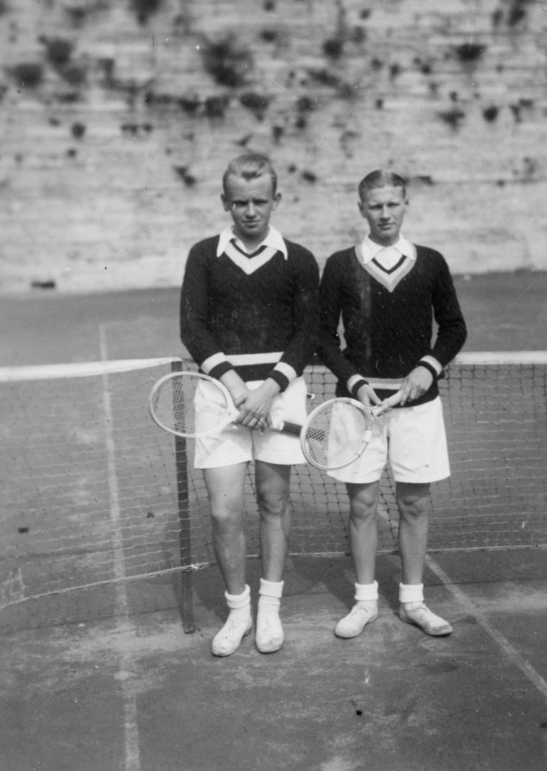 Paarismänguks valmistuvad Evald Kree (pildil parempoolne) ja Georges Lukk (1937).