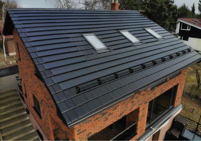 SolarStone valmistab päiksepaneele, mis sobituvad iga katusekivitüübiga.