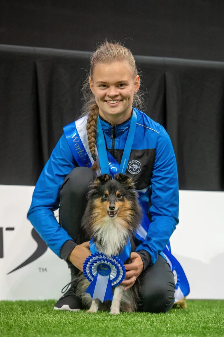 Marta Miil ja Jay on medali kaela saanud.