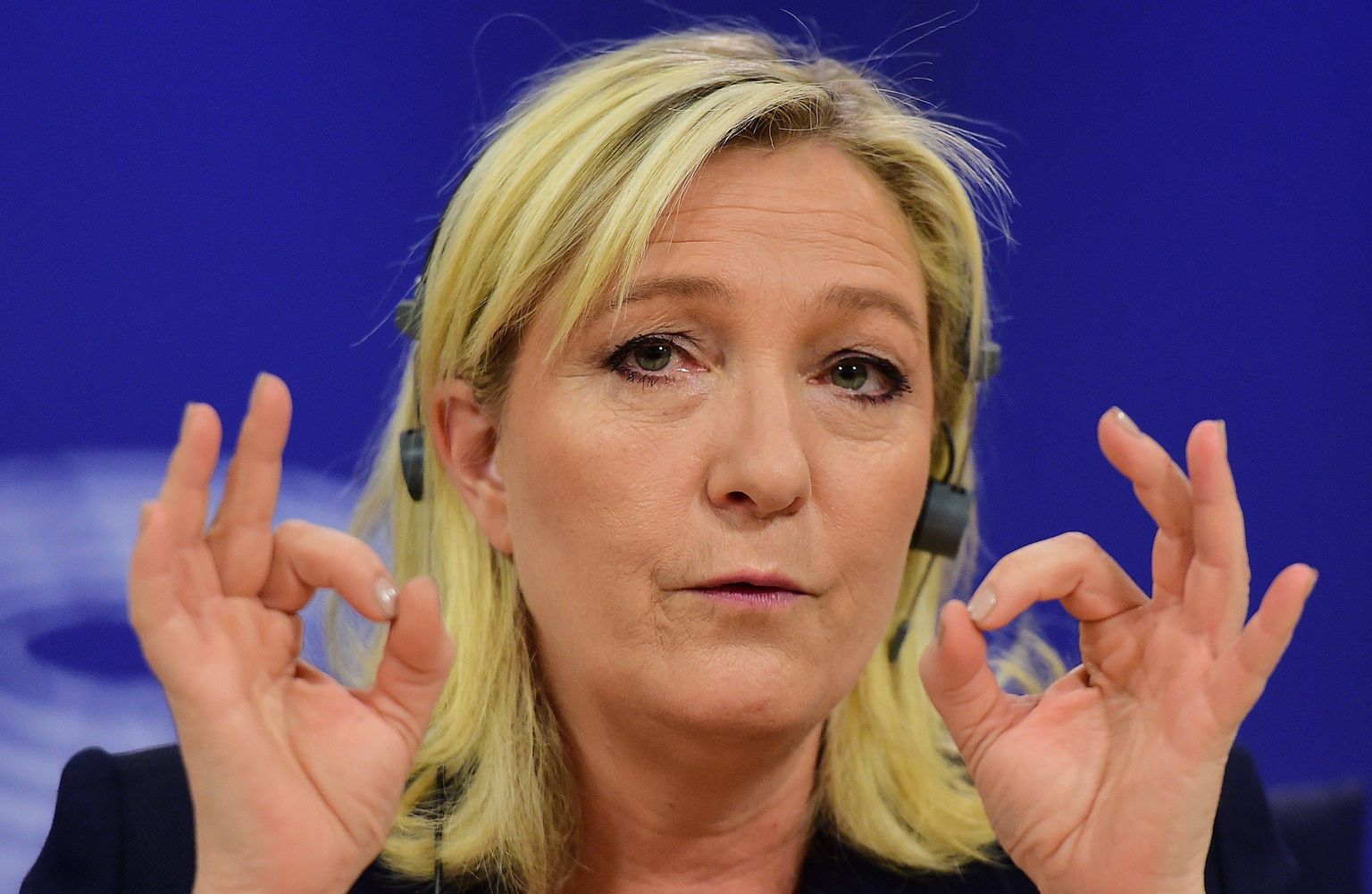 Prantsusmaa eurosaadik ja paremäärmusliku Rahvarinde parteijuht Marine Le Pen Brüsselis pressikonverentsi andmas.