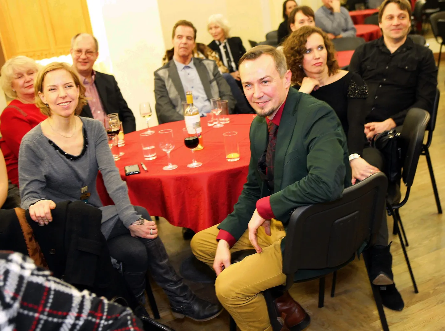 Vana Baskini teatri 10. sünnipäev.
Näitlejatar Kadri Adamson oli peol koos elukaaslase, Ugala teatri näitleja Meelis Rämmeldiga.