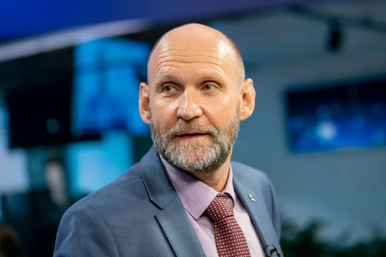 Хелир-Валдор Сеэдер.