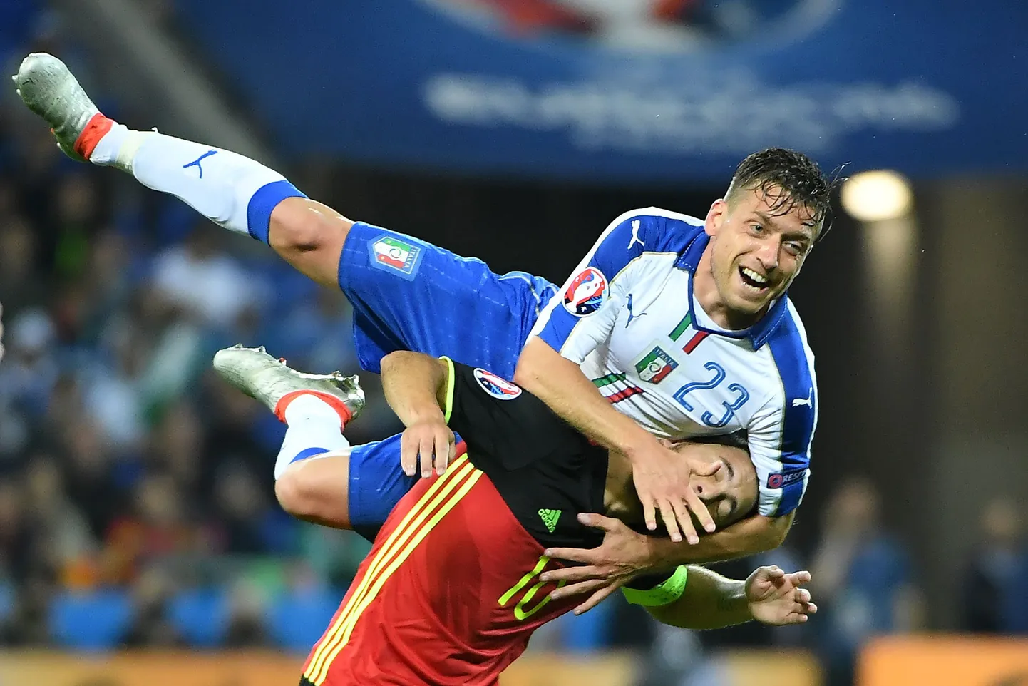 Emanuele Giaccherini (valges).