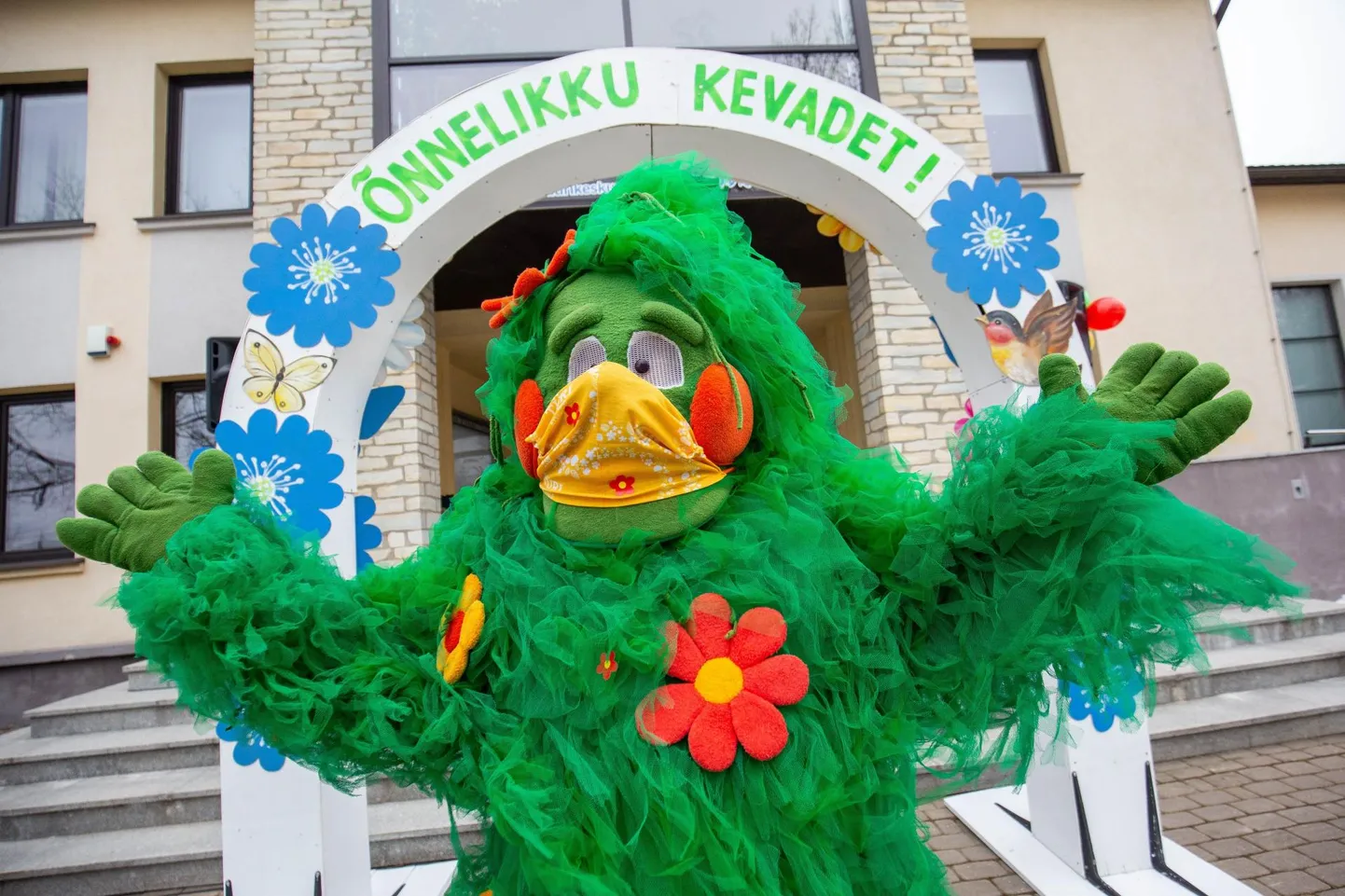 Kevade kuulutab ka tänavu alanuks Murumoor muruniidukit käivitades.
