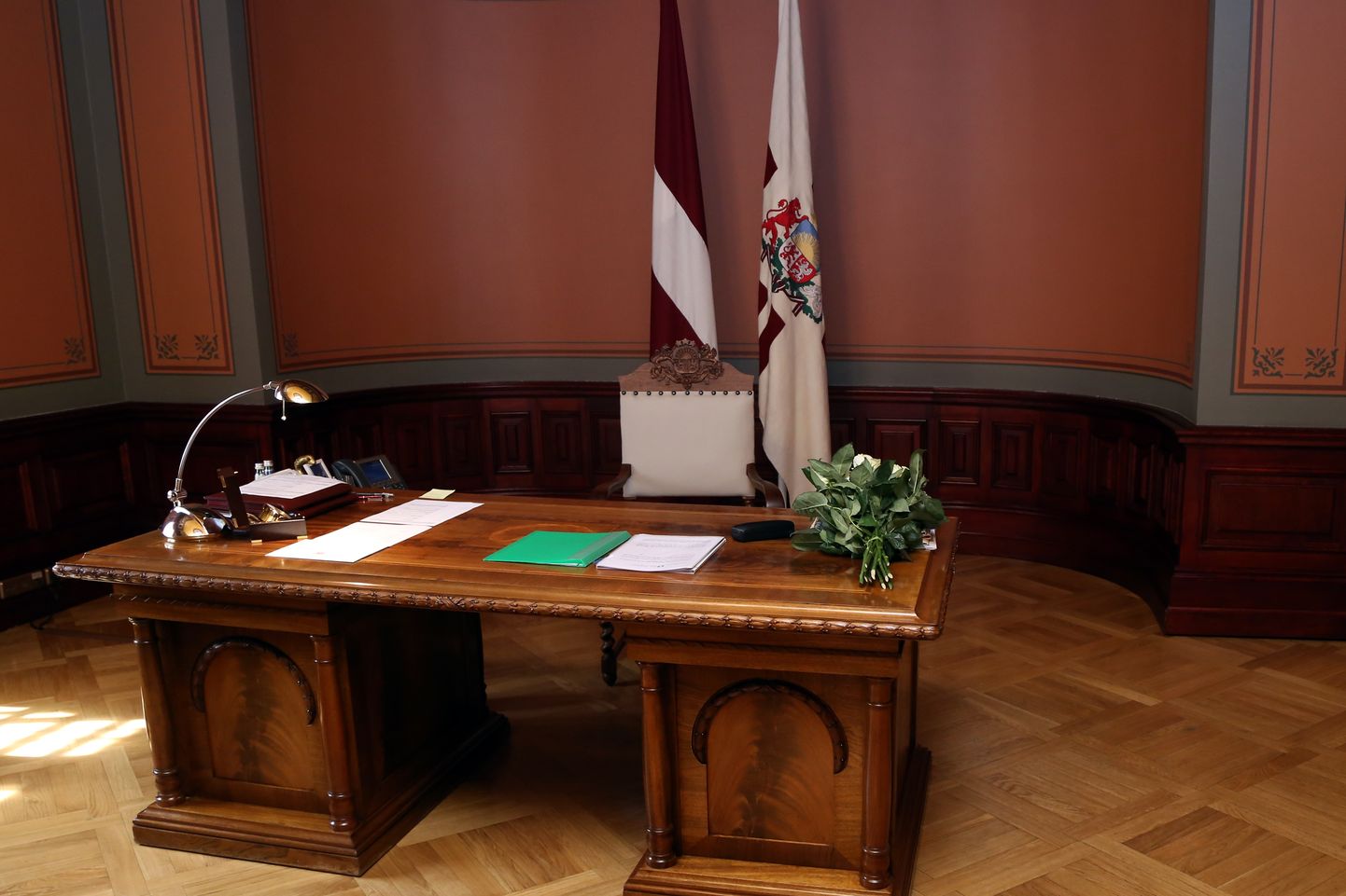 Valsts prezidenta darba galds. Ilustratīvs attēls.
