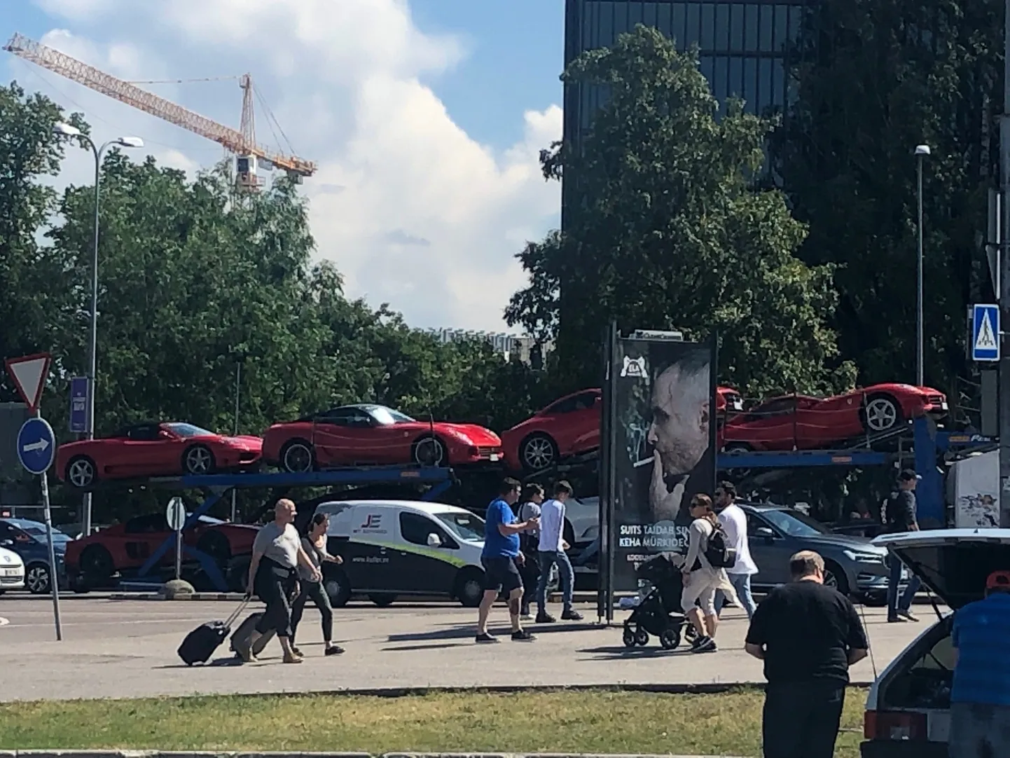 Автомобили Ferrari в Таллинне.