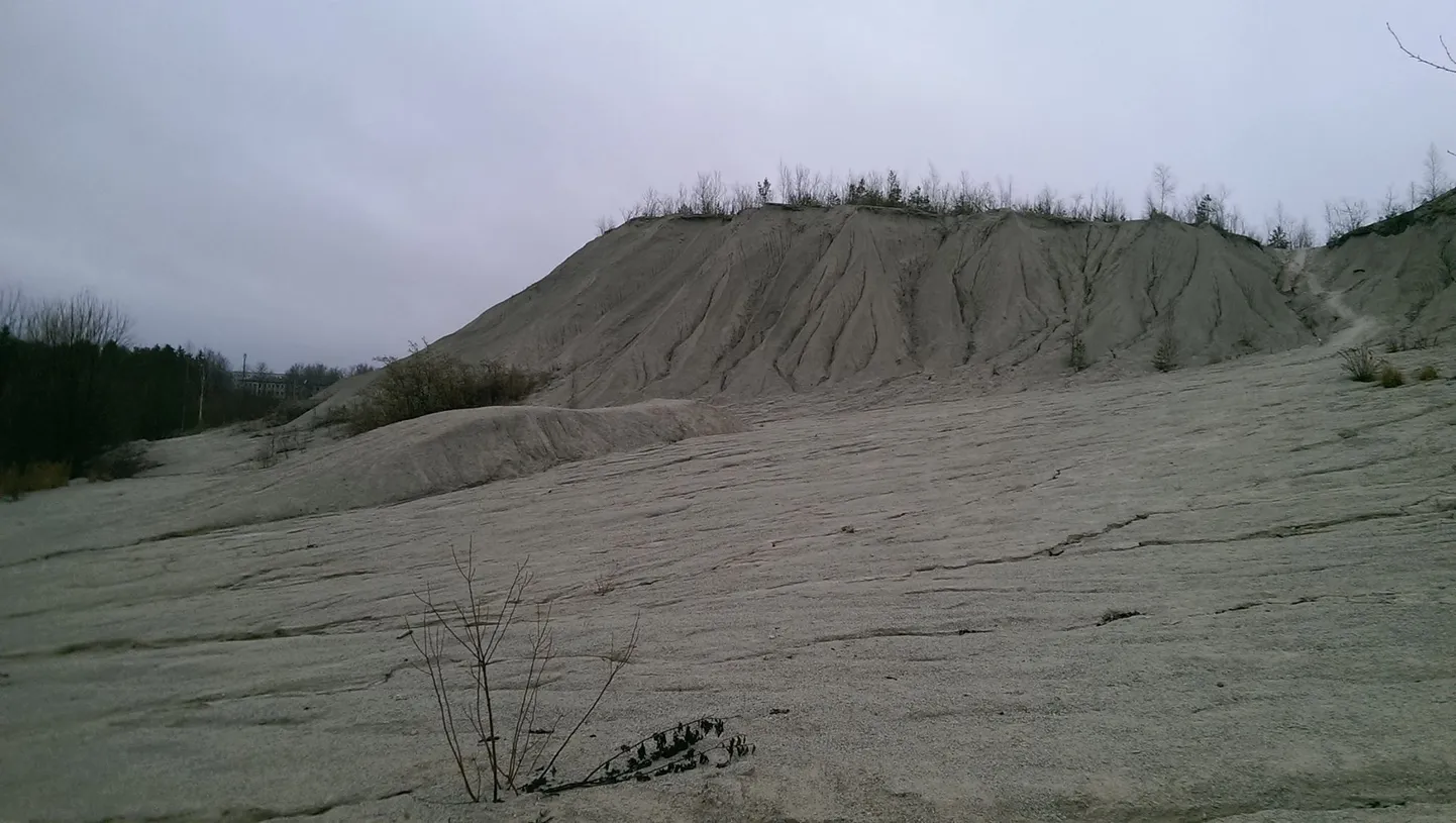 Rummu tuhamägi.