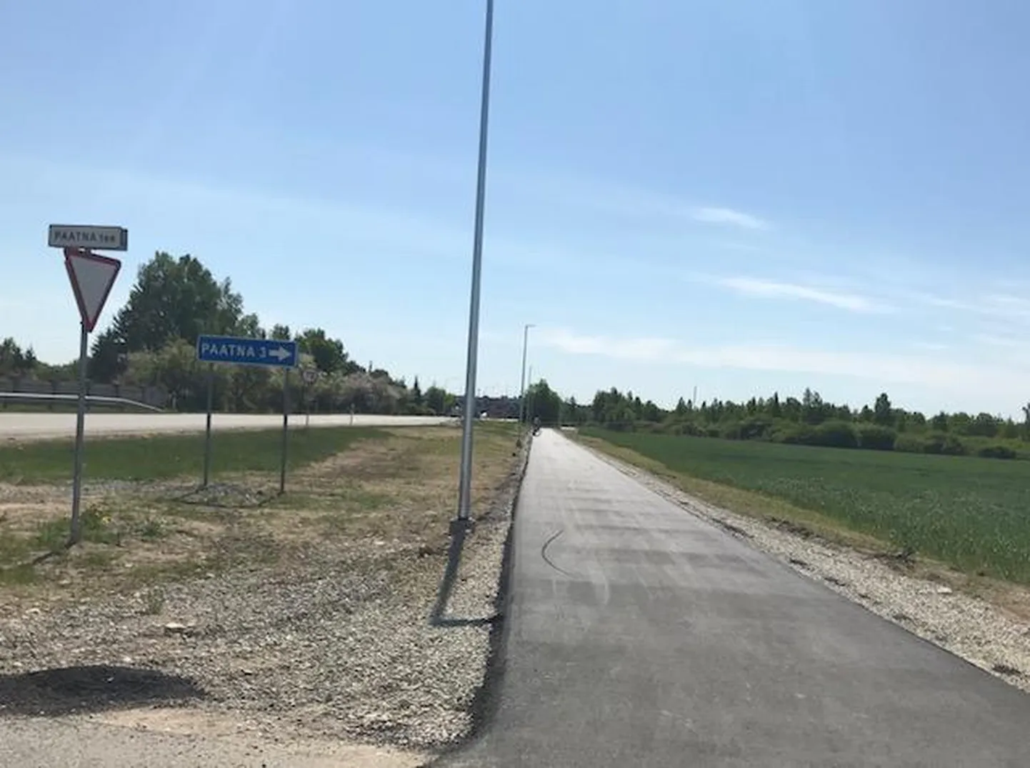Tervisekõnd kulgeb mööda Rakvere–Haljala kergliiklusteed.