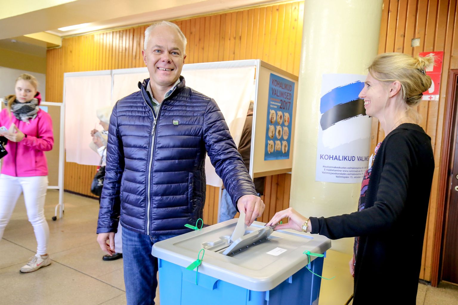 Reformierakonna Pärnu linnapeakandidaat Toomas Kivimägi käis ennelõunal Tammsaare koolis valimas.