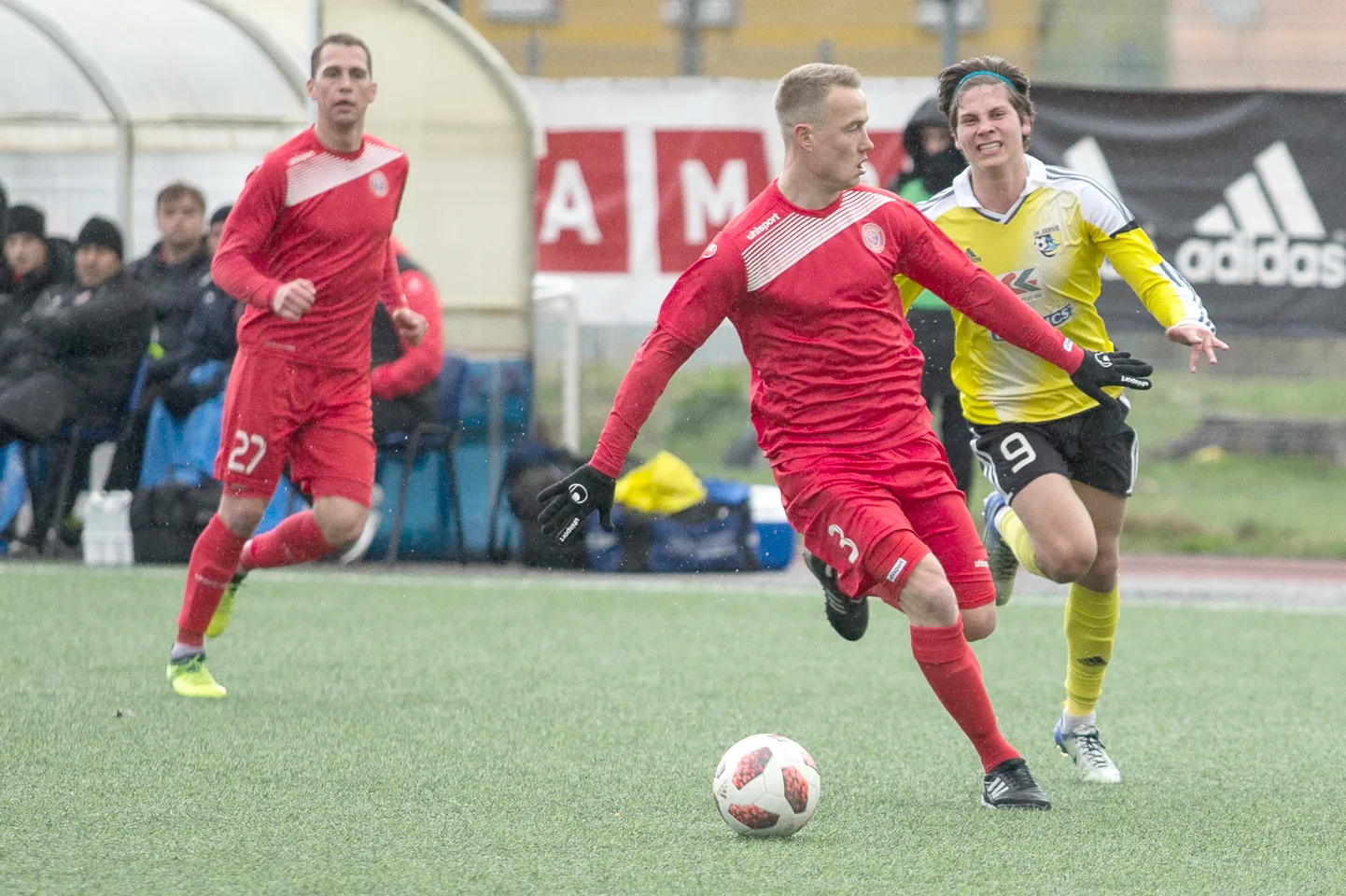 Kui kevadel Ahtmes peetud mängus suutis JK Järve esiliiga võitnud Tallinna Legionile, mille üks põhimehi on Sillamäelt pärit endine Eesti koondise mängija Andrei Sidorenkov, südilt vastu hakata, siis sel laupäeval sai osaks