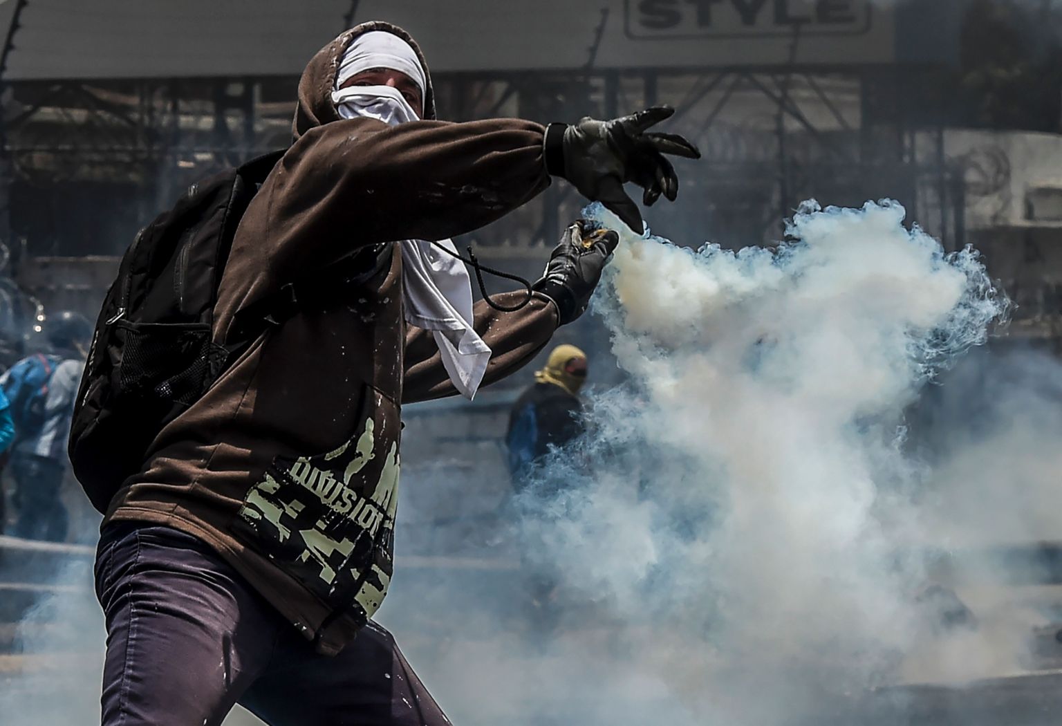 Venezuela meeleavaldused on võtmas üha vägivaldsemat ilmet.