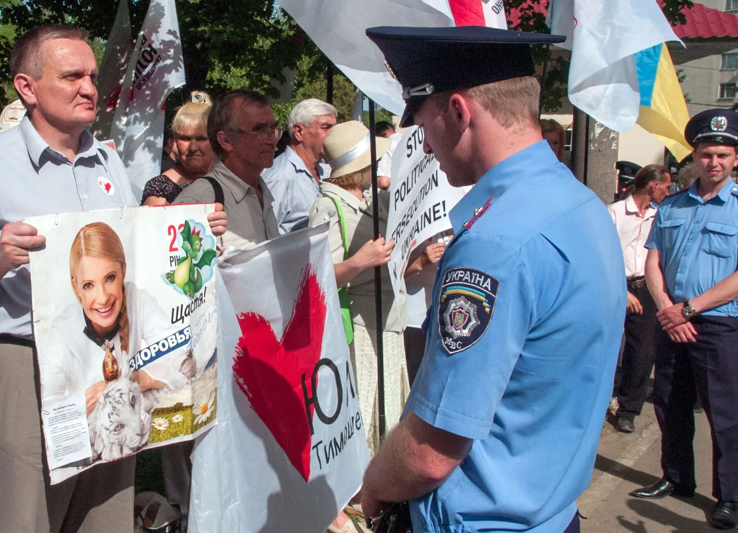 Julia Tõmošenko toetajad eile Kiievis.