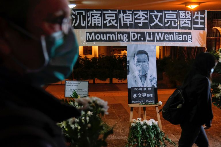 Koroonaviiruse vilepuhuja, silmaarst Li Wenliangi mälestamine Wuhani keskhaiglas