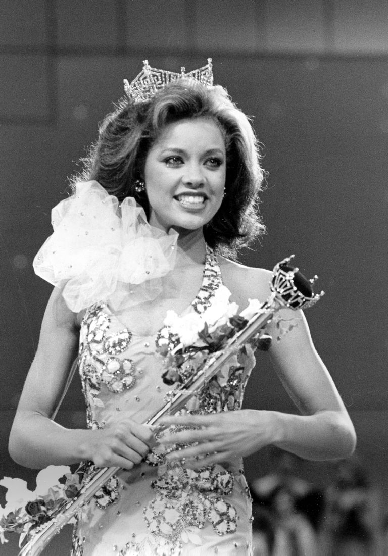 Vanessa Williams 1983. aastal, mil ta Miss Ameerikaks krooniti. Paraku tuli tal hiljem oma tiitel loovutada, sest ajakiri Penthouse ostis tema alastifotod ja avaldas need.