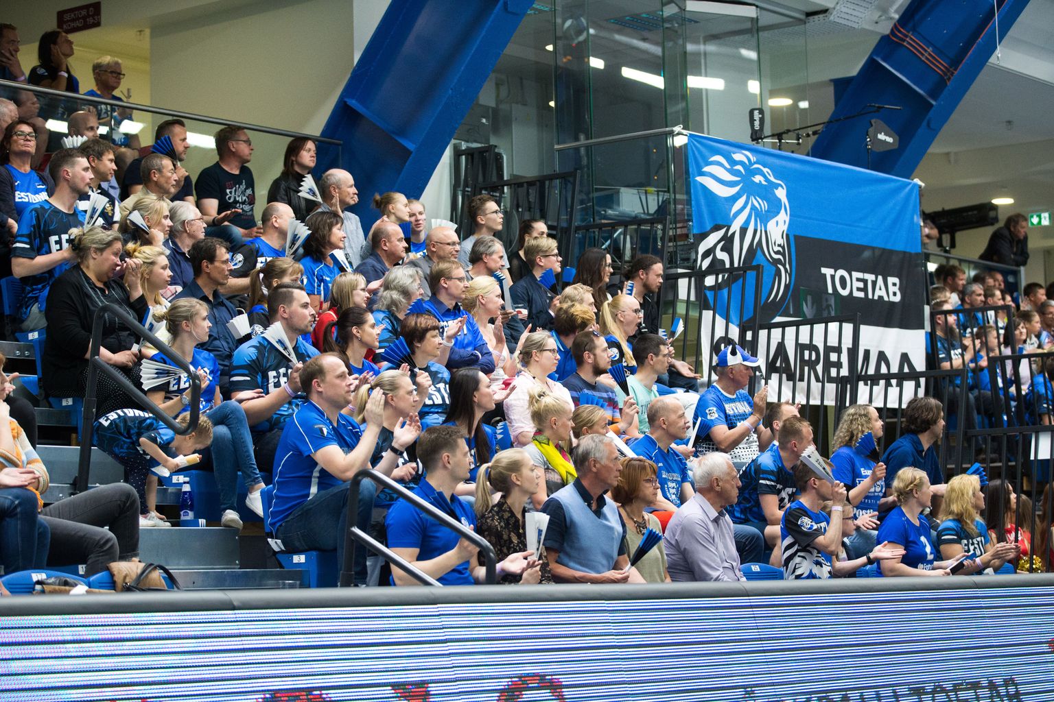 Eesti - Kosovo. Kuigi vastane oli nõrk, oli Eesti mängu vaatama tulnud umbes 600 inimest.