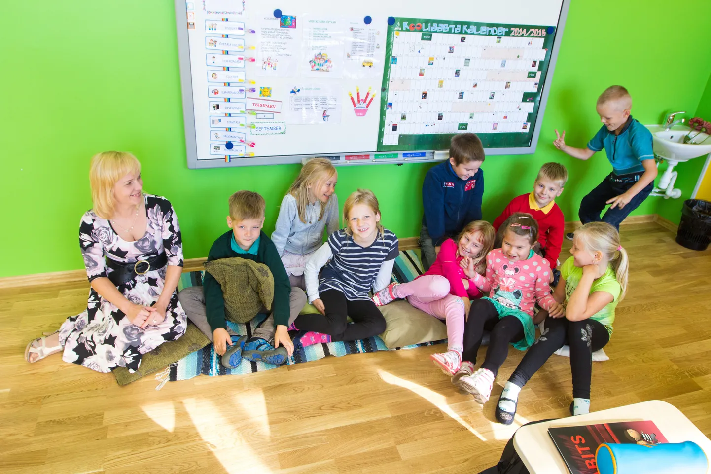 Lüllemäe kool. 1. klassi õpetaja Merle Roos koos lastega.


Foto: Arvo Meeks/Valgamaalane