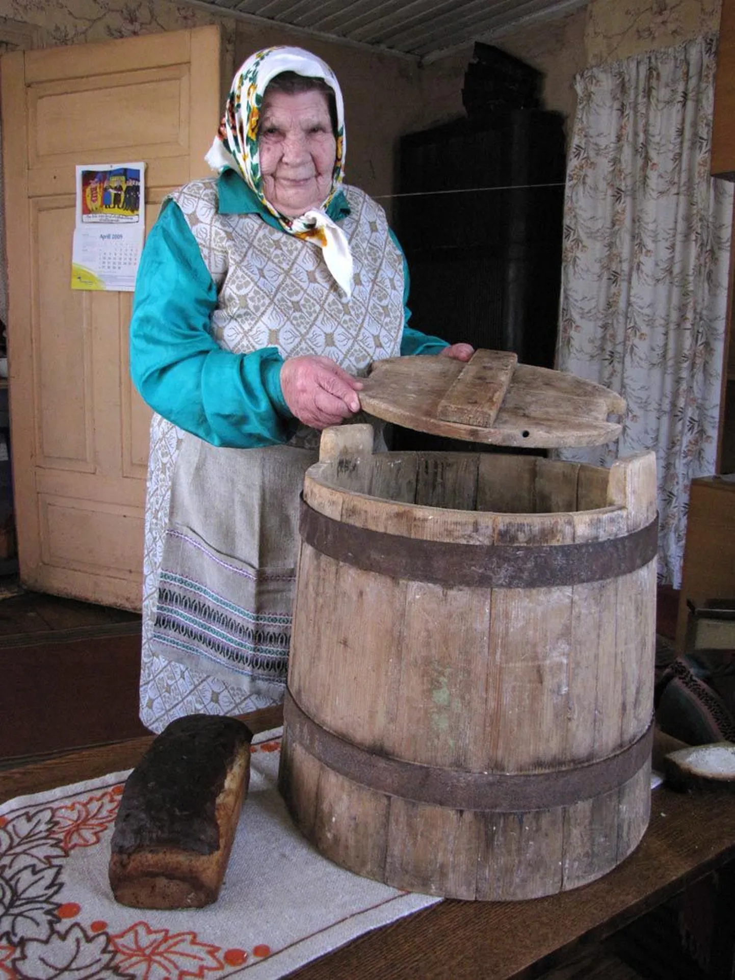 Selles astjas on 86aastane Leida Prank juba 50 aastat leivatainast kergitanud. Talvel ta astjat ei pesegi, kraabib niisama puhtaks, suveajal aga tuleb see hallituse vältimiseks siiski üle loputada.
