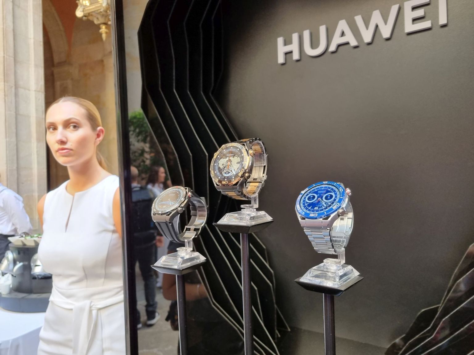 Huawei uued nutikellad tahavad «ära petta»: need ei näe välja nagu nutikellad, vaid vihjavad traditsioonilise kellatööstuse luksuslikule disainile.