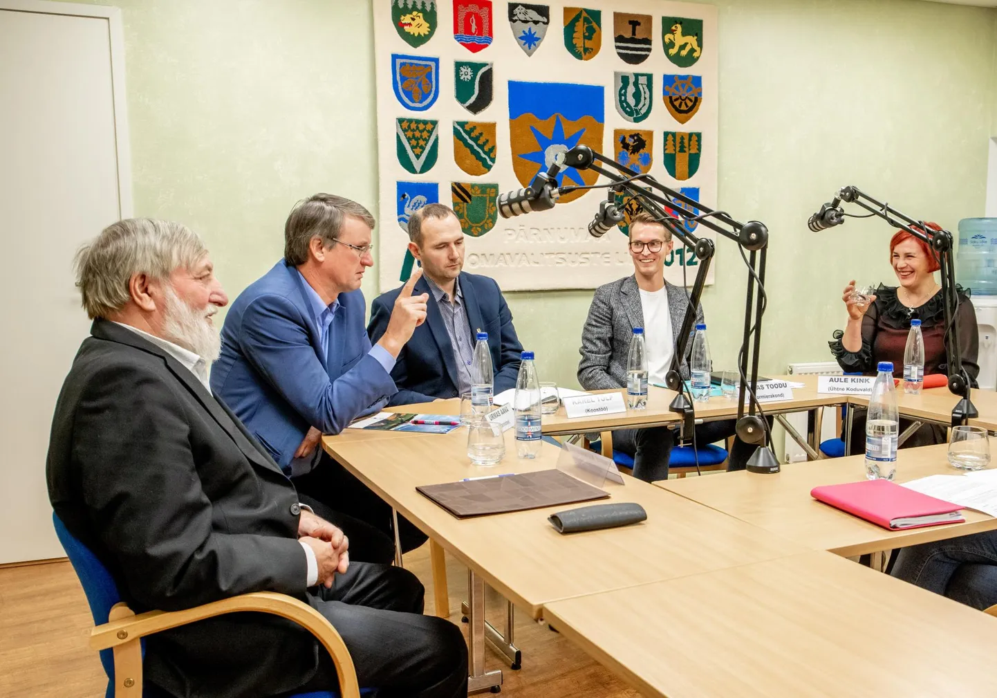 Debatil osalesid Toomas Toodu Reformierakonnast, Lembit Künnapas Eesti Konservatiivsest Rahvaerakonnast, Urmas Aava valimisliidust Rannamänd, Karel Tölp valimisliidust Koostöö ja Aule Kink valimisliidust Ühtne Koduvald.