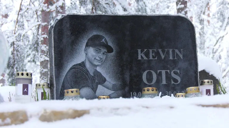 Kevini haud.