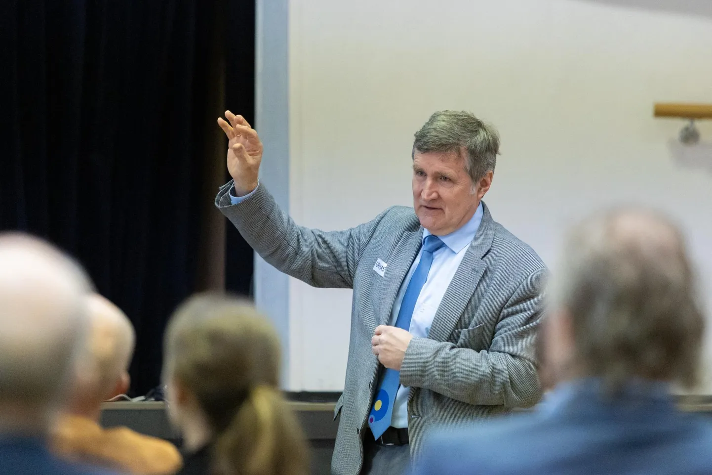 Tartu ülikooli majandusteaduskonna rahvusvahelise ettevõtluse professor Urmas Varblane nimetas praegust olukorda vinduvaks majanduskriisiks: optimism on kaotatud, teisalt ei näi inimestel raha sugugi vähe olevat.