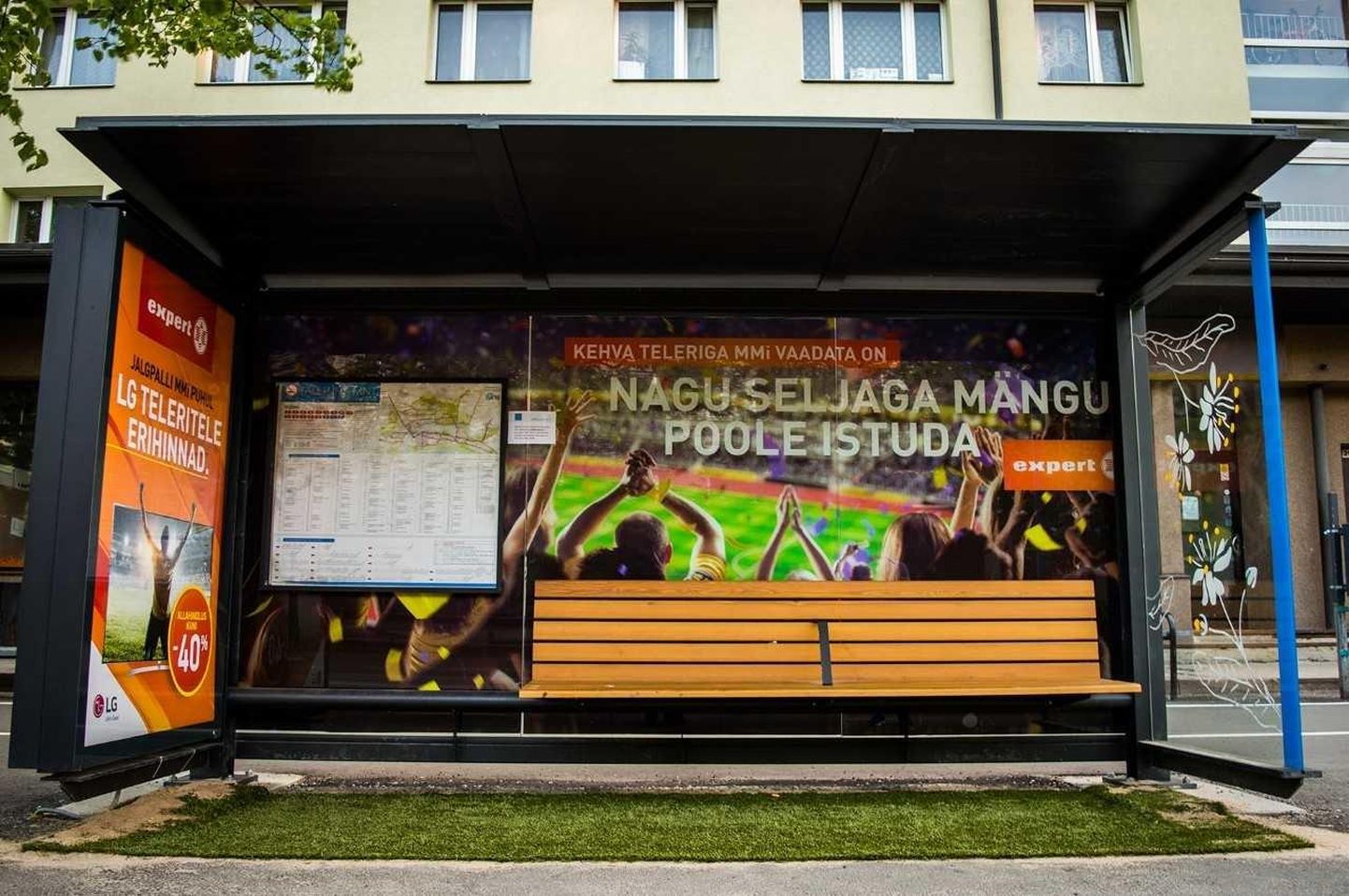 Osaühing Siris paigaldas 2017. aastal Pärnusse 55 sellist bussiootepaviljoni. Tuleva aasta mai lõpuks peaks ka Viljandis 28 samasugust olema.