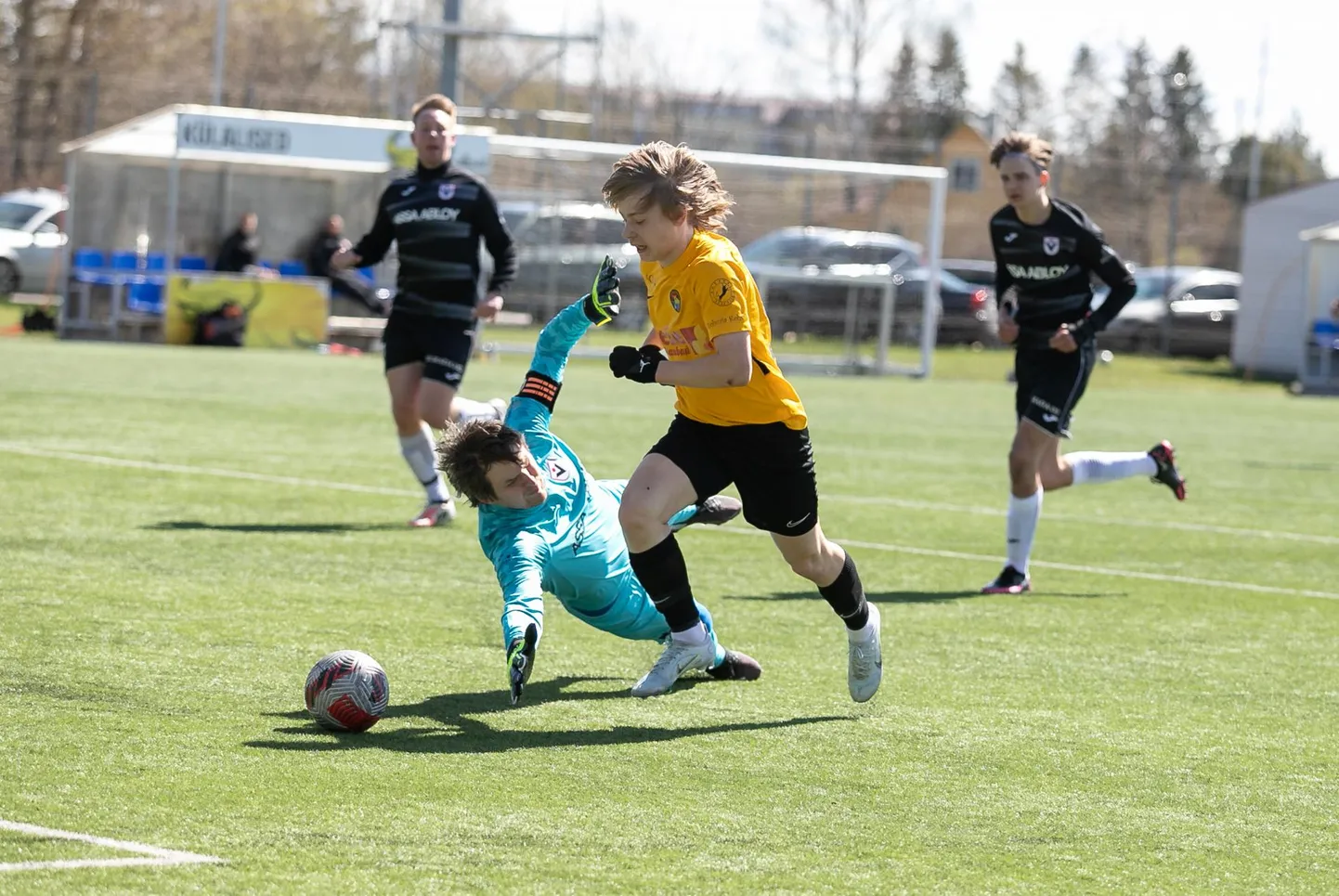 Roland Pakaste lööb Viimsi vastu oma järjekordse värava.