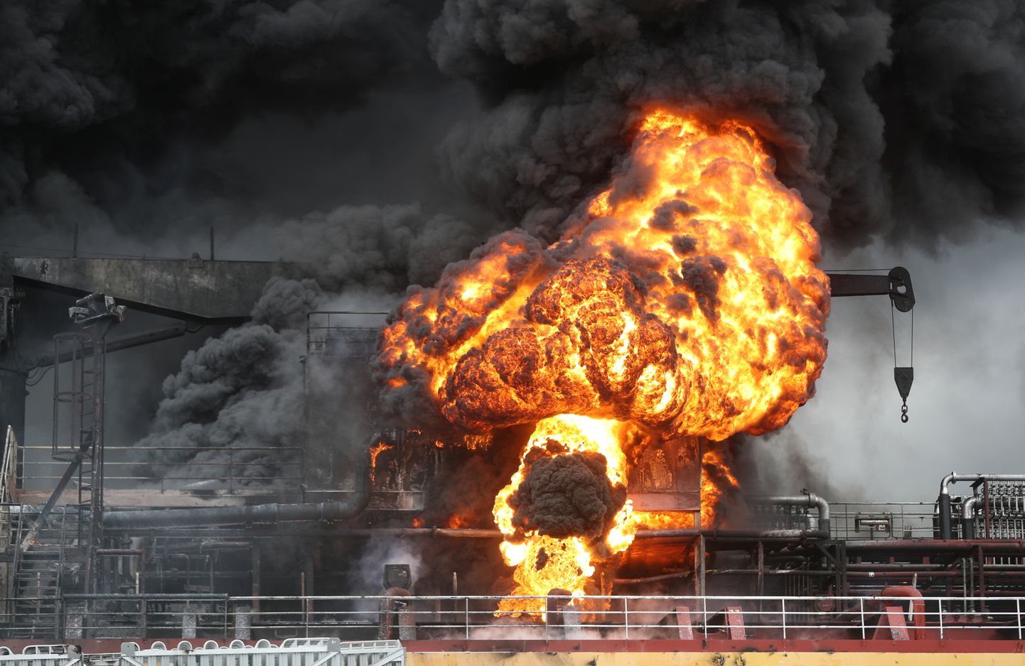 Lõuna-Koreas Ulsani sadamas täna tankeril kärgatanud plahvatus ja tulekahju.