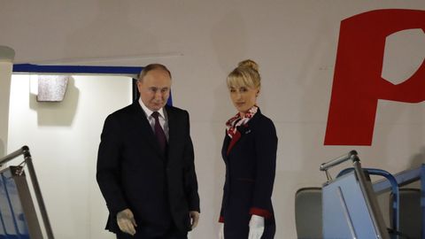 Venemaa president Putin saabus Vietnamisse riigivisiidile