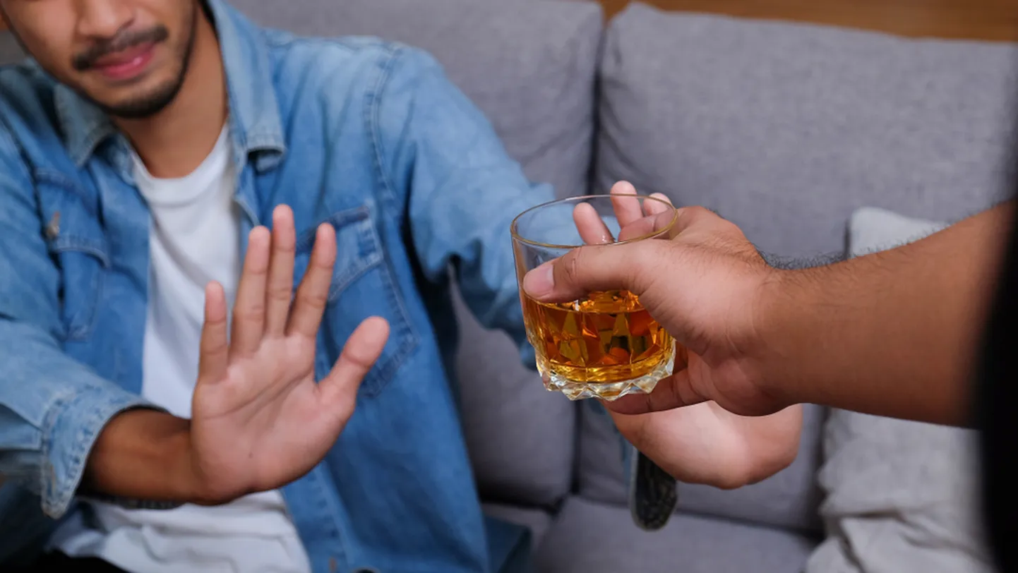 Mis juhtub, kui mõnest alkoholiklaasist ära ütled? Paljugi!