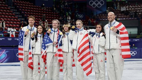 Daiļslidošanas komandu sacensībās zelta medaļas izcīna ASV