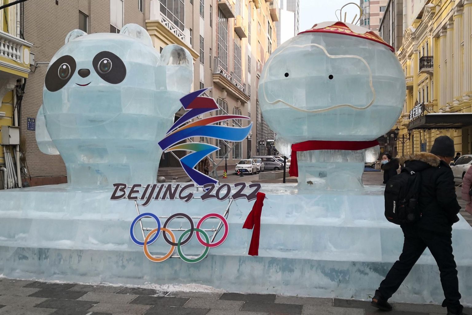 2022. aasta Pekingi taliolümpiamängude maskotid jääskulptuuridena Kirde-Hiina linnas Harbinis.
