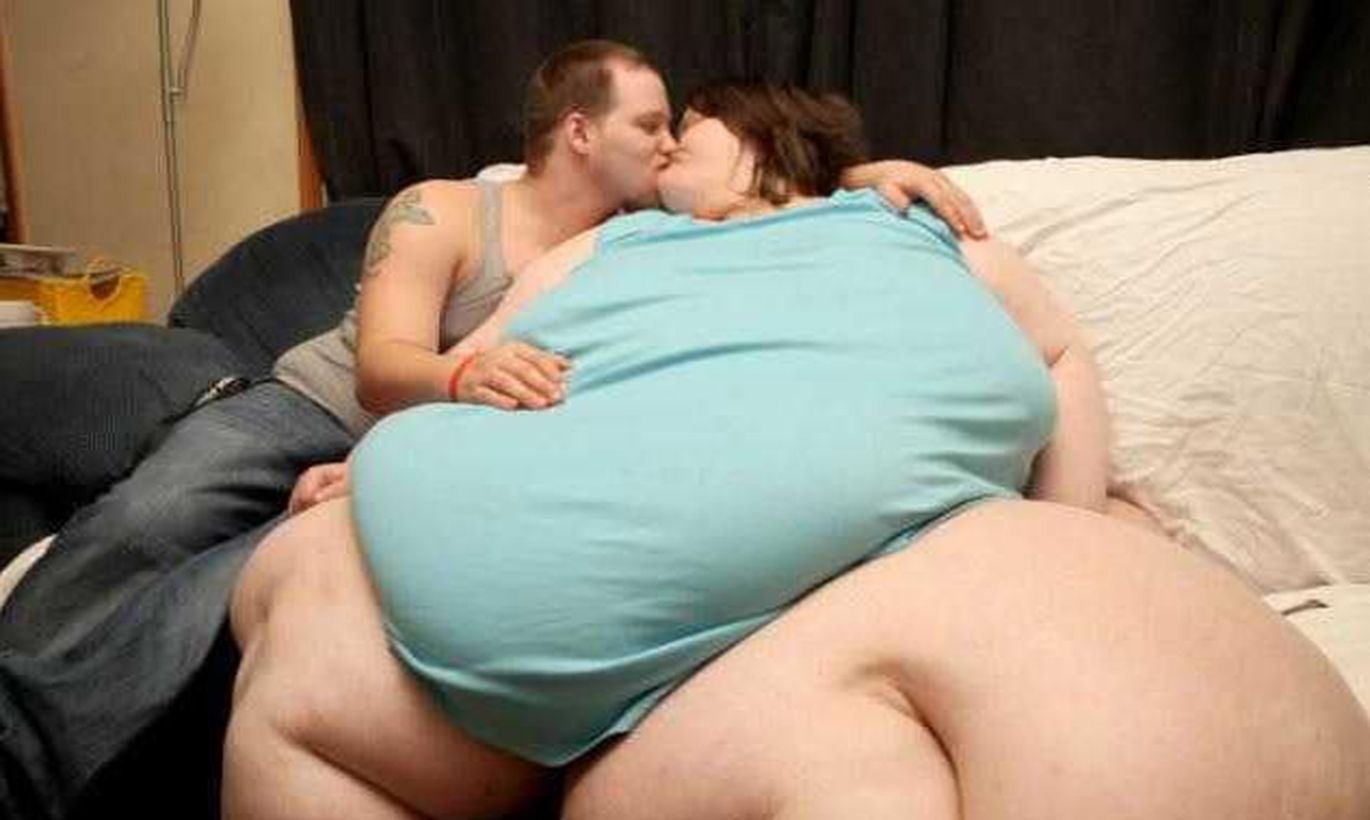 Эта толстуха показывает, насколько любит секс