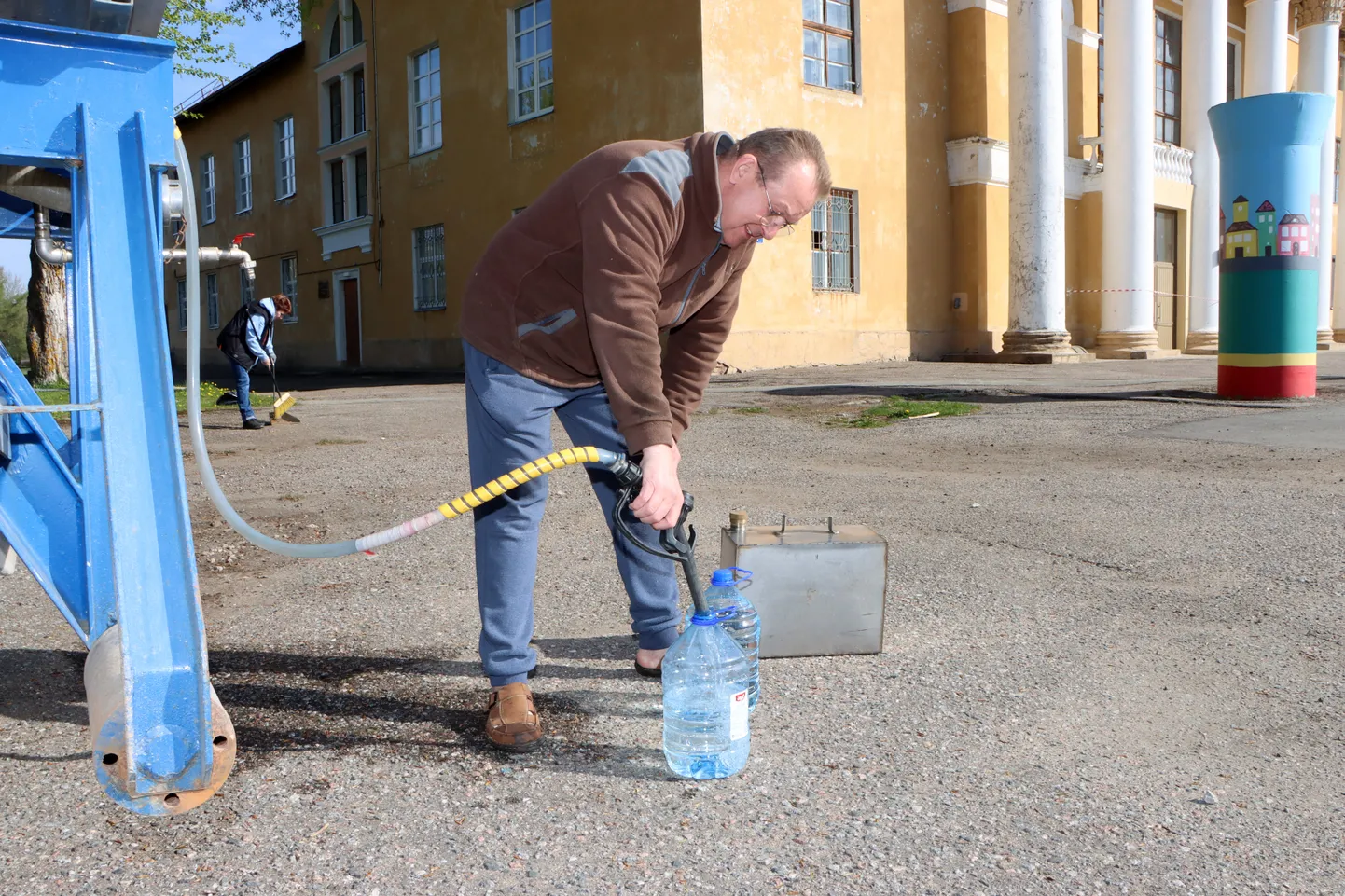 Eelmisel nädalal toodi Sompa elanikele puhast vett tsisterniga − igaks juhuks.