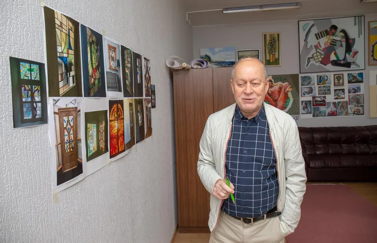 Kunstnik Robert Suvi klaasikunstiteoste fotosein.