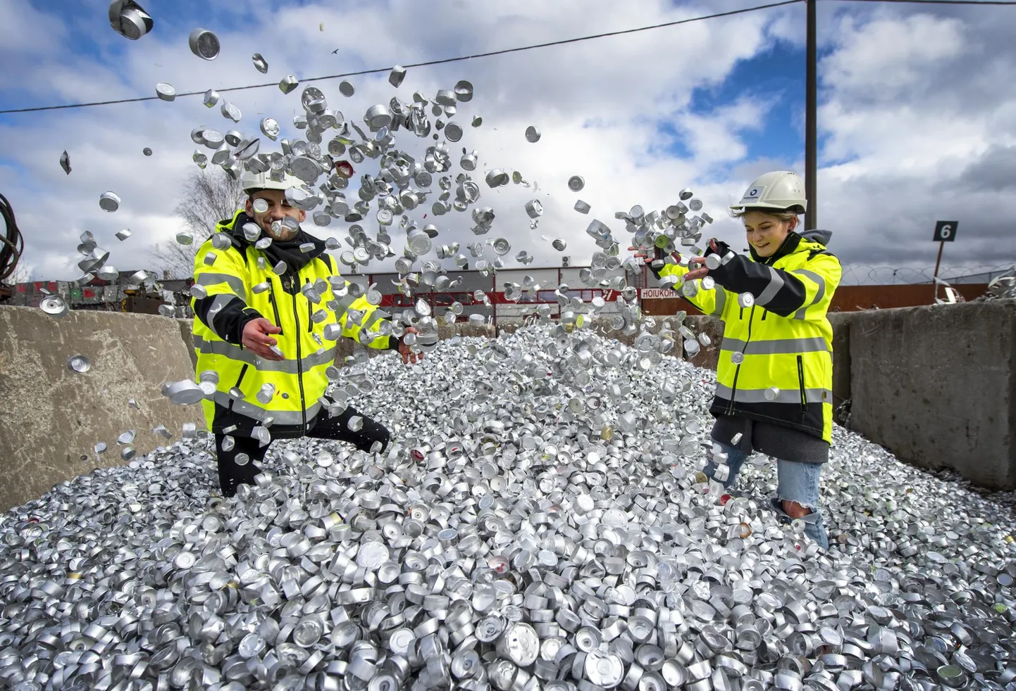 Mullu osales Rohejahis umbes 15 000 noort, kes suunasid ümbertöötlusse 1,3 miljonit kasutatud küünlaümbrist. Foto on illustreeriv.