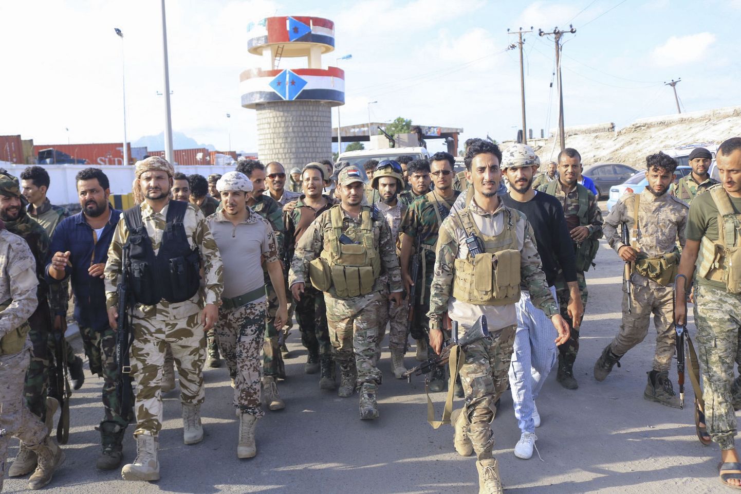 Separatistliku Lõuna-Jeemeni üleminekunõukogu (STC) sõdurid Adeni linnas pärast omavalitsuse väljakuulutamist.