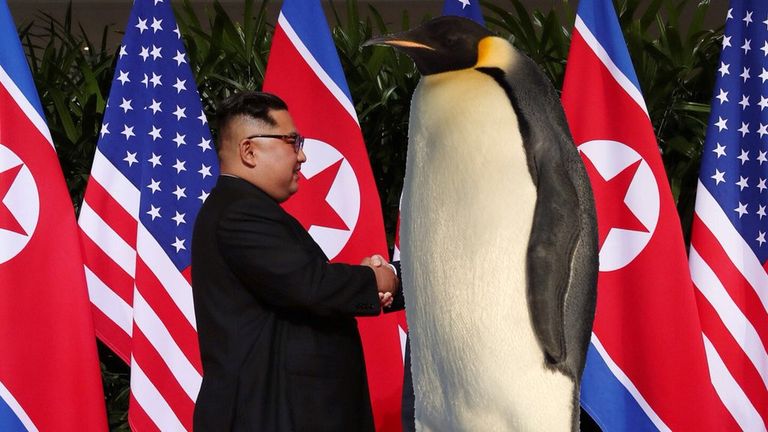 Põhja-Korea liidri Kim Jong-uni ja USA presidendi Donald Trumpj kohtumise foto, millel Trump on asendatud pingviiniga