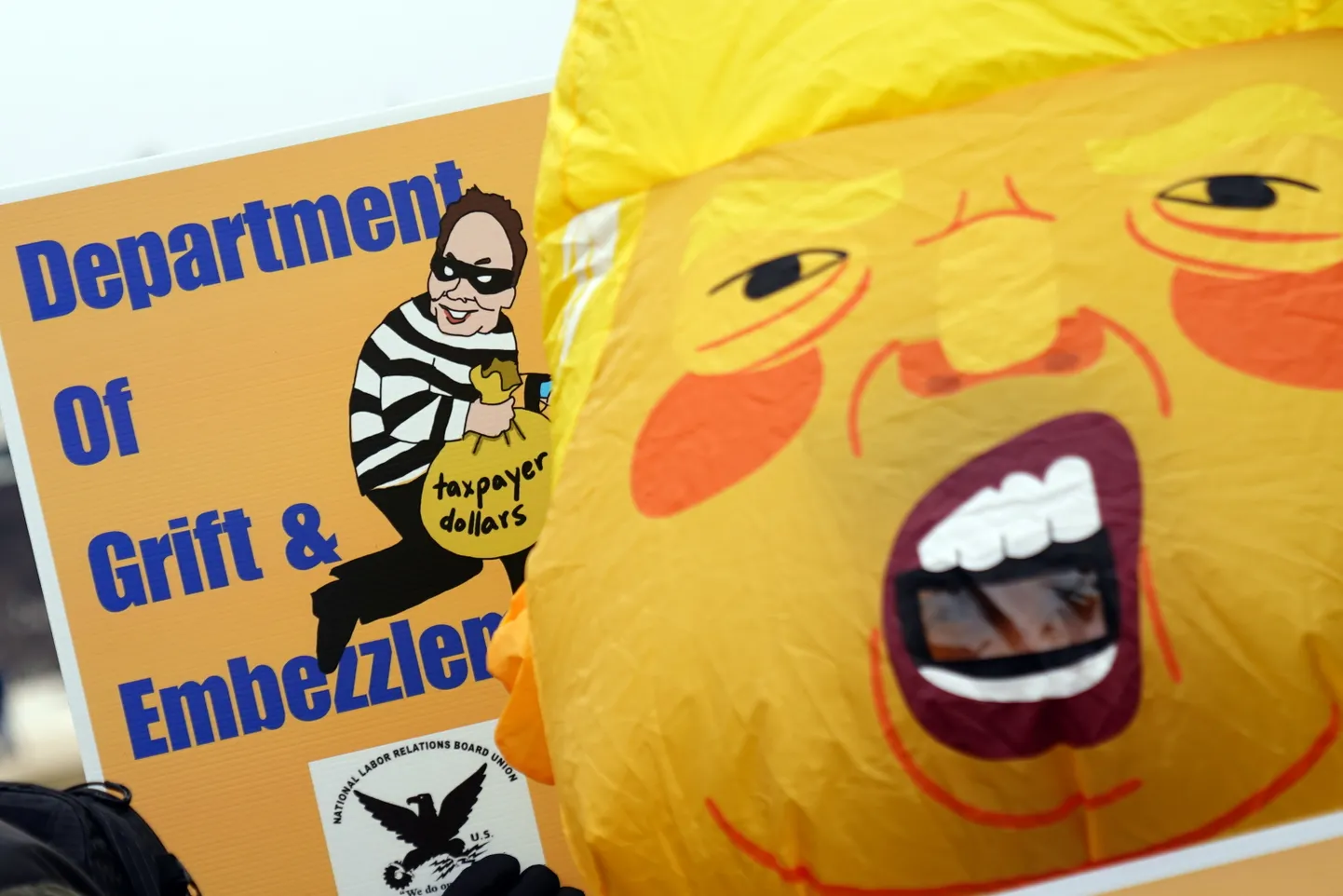 Ameerika valitsustöötajate ametiühing protestimas president Trumpi ja Elon Muski kärpekava vastu USA Kapitooliumi lähedal Washingtonis 11. veebruaril 2025.