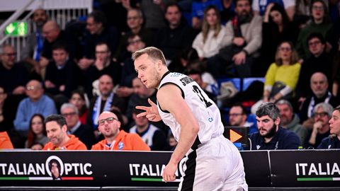 Strautiņam 13 punkti zaudētā Itālijas A sērijas spēlē