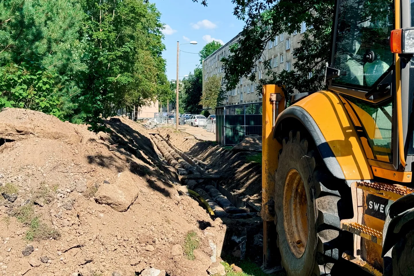 В Кренгольмском районе Нарвы без горячей воды остаются три десятка квартирных домов, подключенных к 300-метровому участку теплотрассы, нуждающемуся в капитальном ремонте.