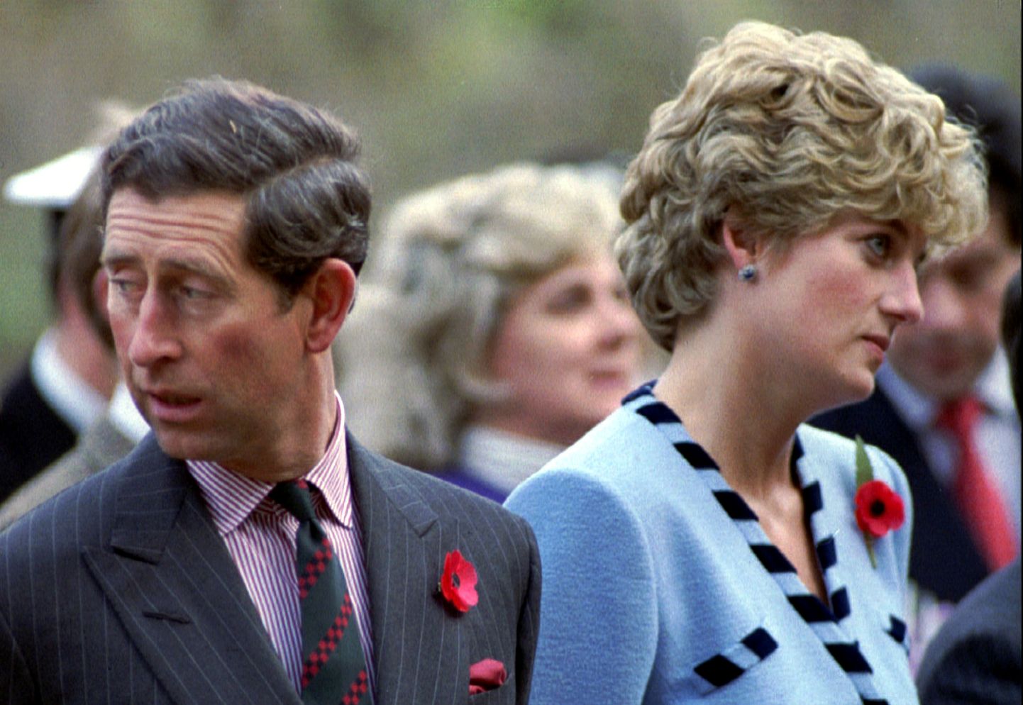 Siin pildil vaatavad prints Charlees ja printsess Diana juba erinevatesse suundadesse