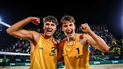 Auziņš un Fokerots kļūst par pasaules U-21 čempioniem