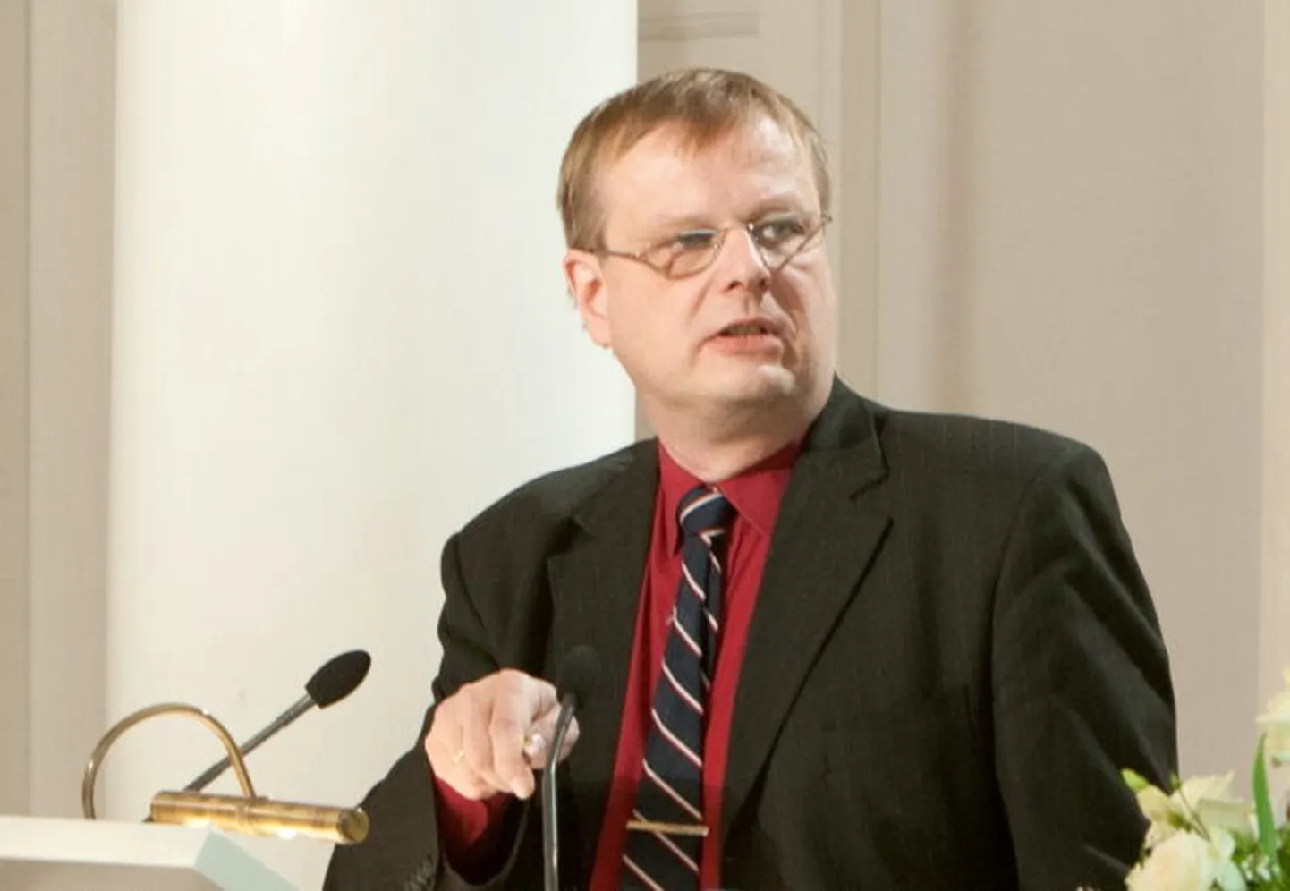 Jaan Ross.