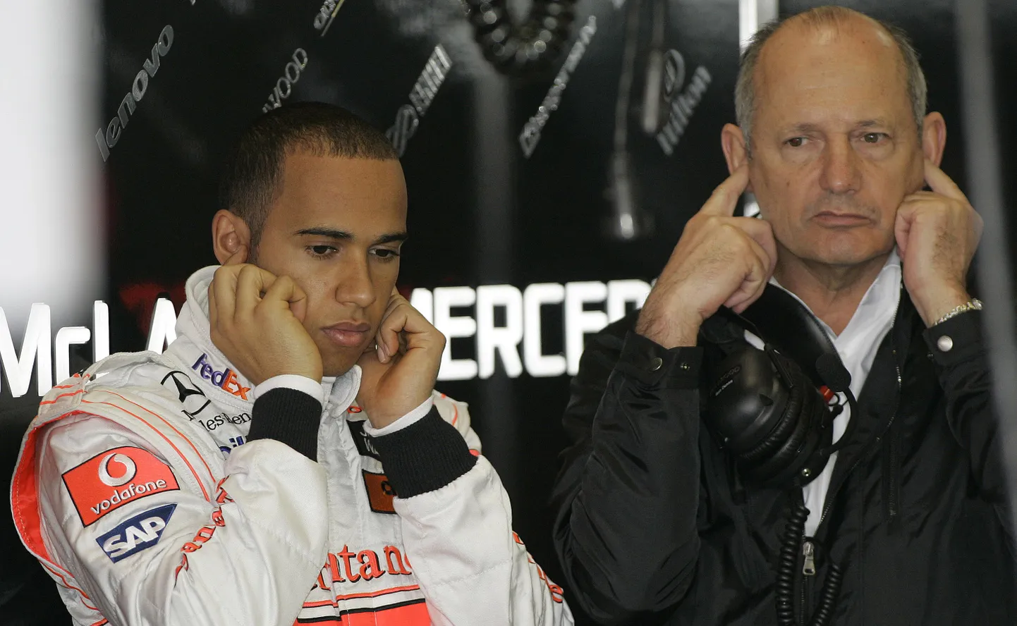 Lewis Hamilton (vasakul) ja Ron Dennis.