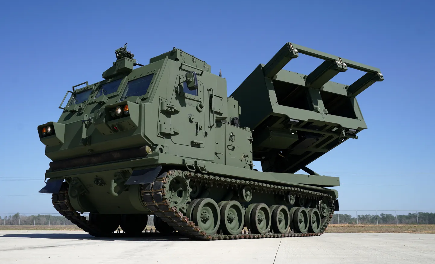 Ukraina vägede kasutuses olev mitmelasuline raketiheitja M270 USAs Arkansases.