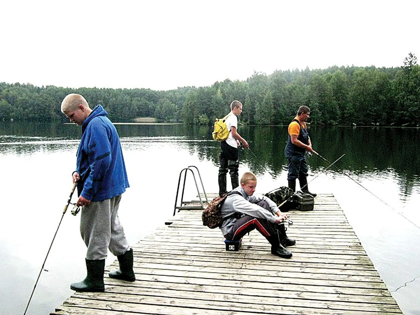 Instruktor Pavel Margulis (taga paremal) oli veidi nördinud, et kala üldse ei näkanud, kuid nentis, et nädalane reis oli tore sellegipoolest.