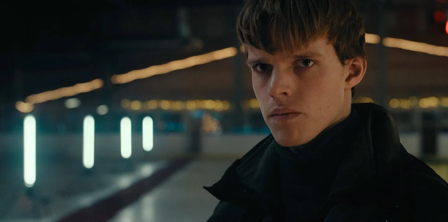Finn Bennett Peter Priorina «Sünge juhtum» neljandas hooajas.