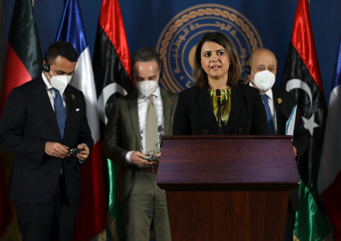Liibüa välisminister Najla al-Mangoush ning tema selja taga Euroopa välisministrid Tripolis 25. märts 2021.
