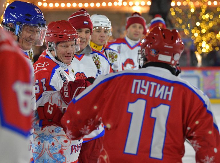 Хоккейный матч на Красной площади с участием Владимира Путина.